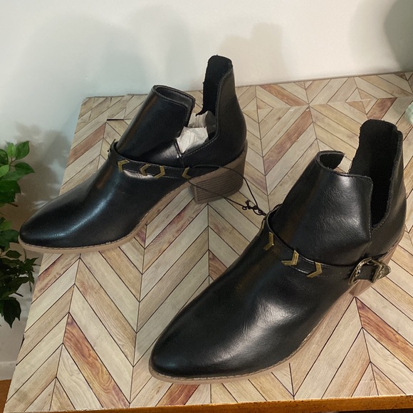 Sophie black chevron ankle boot - Picture 2 of 5